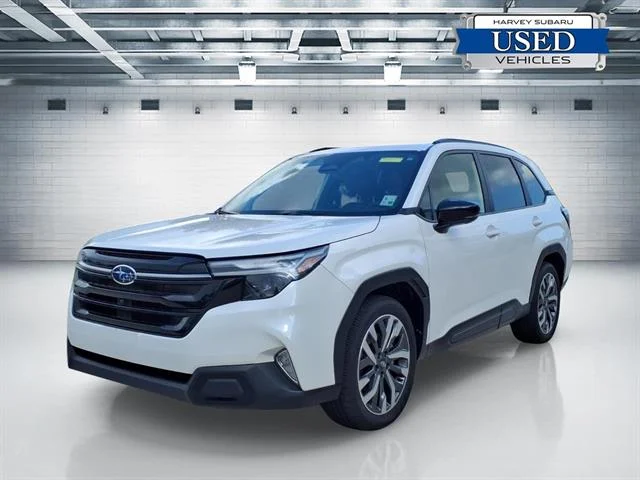 2025 Subaru Forester Touring's photo