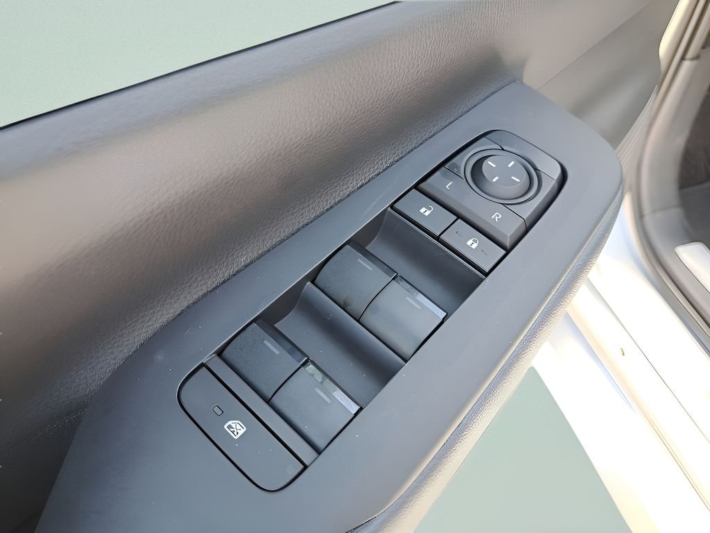 2026 Toyota Prius Plug-in Hybrid SE - Photo 15
