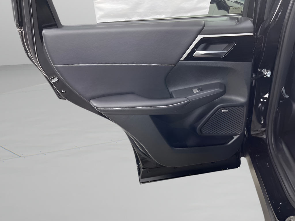 New 2026 Labrador Black Pearl Mitsubishi SE image 28
