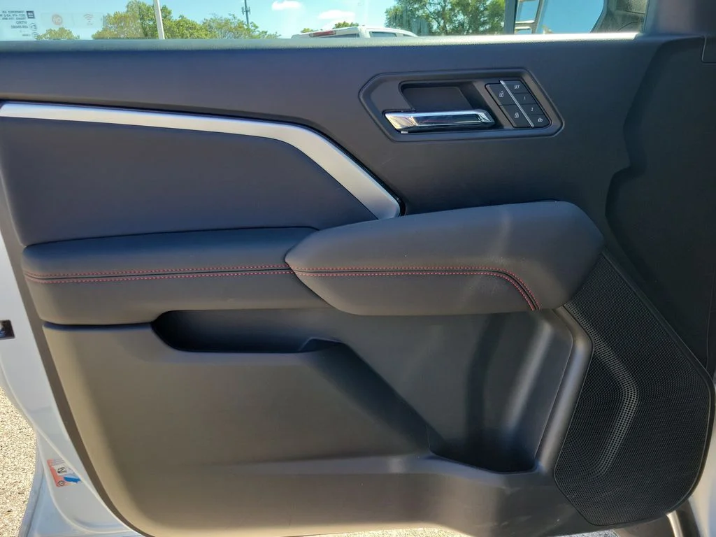 Used 2023 White Chevrolet Z71 image 16