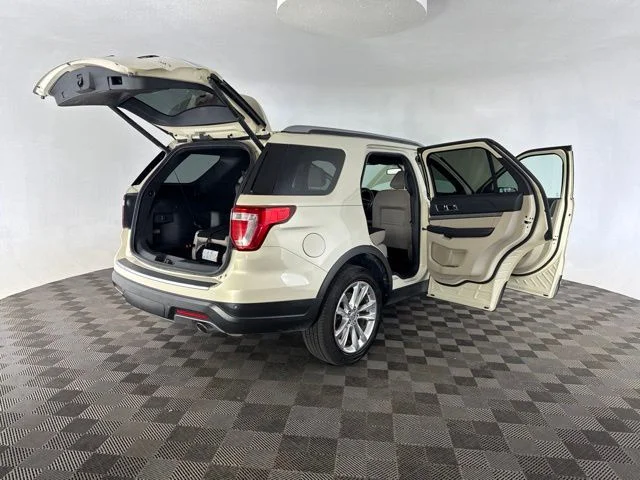 Used 2018 Silver Ford XLT image 14