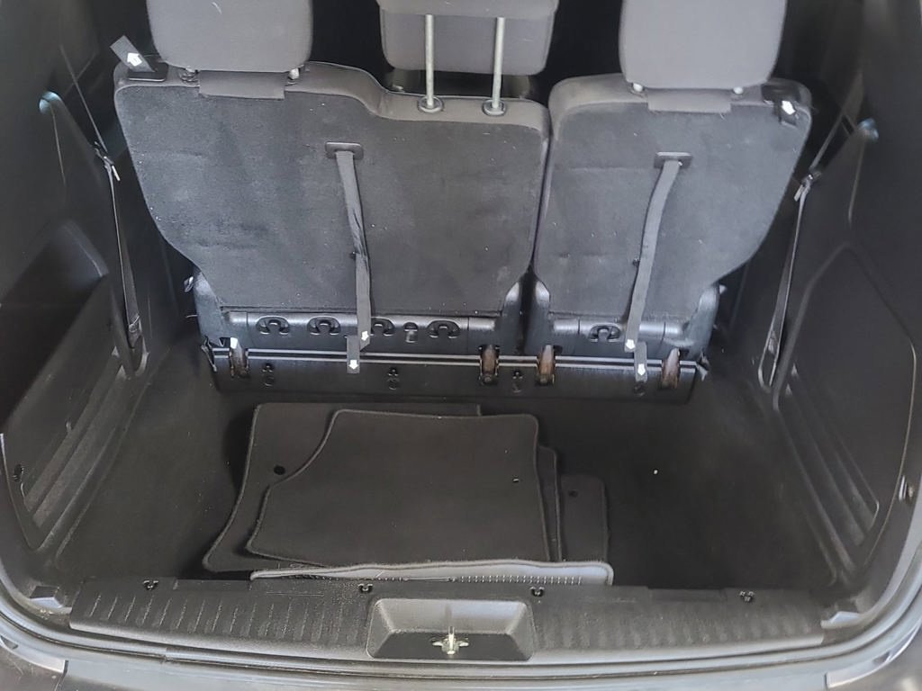 Used 2020 Gray Dodge SE Plus image 6