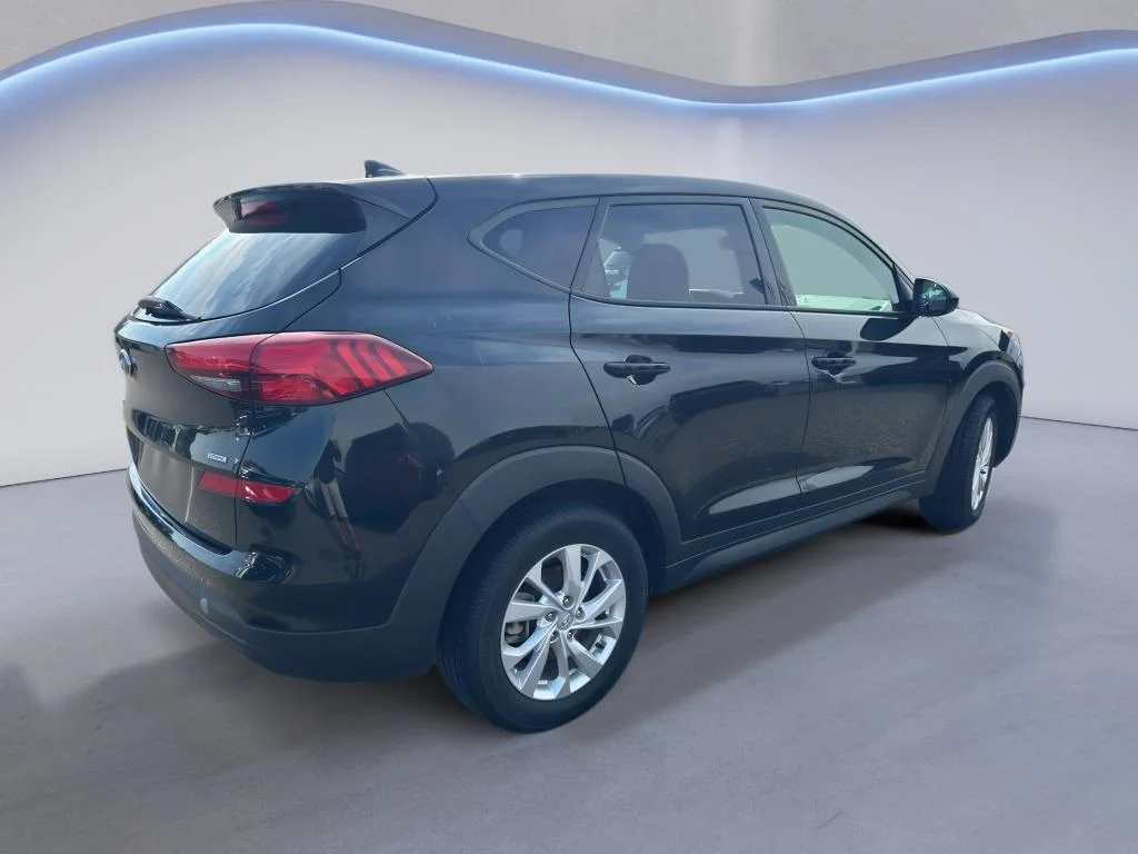 Used 2019 Black Noir Pearl Hyundai SE image 6