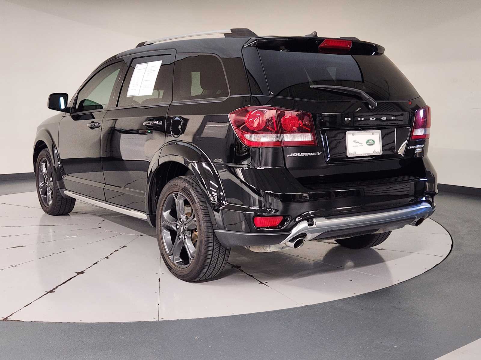 Used 2018 Pitch Black Clearcoat Dodge Crossroad image 6