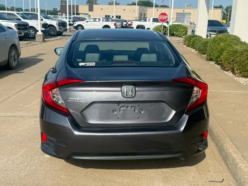 Used 2016  Honda LX image 6