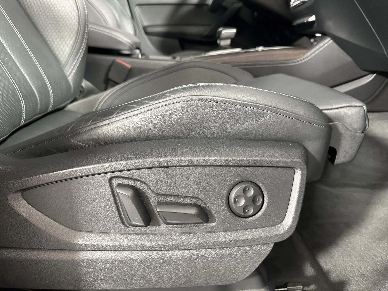Used 2022 Florett Silver Metallic Audi S line Prestige image 31