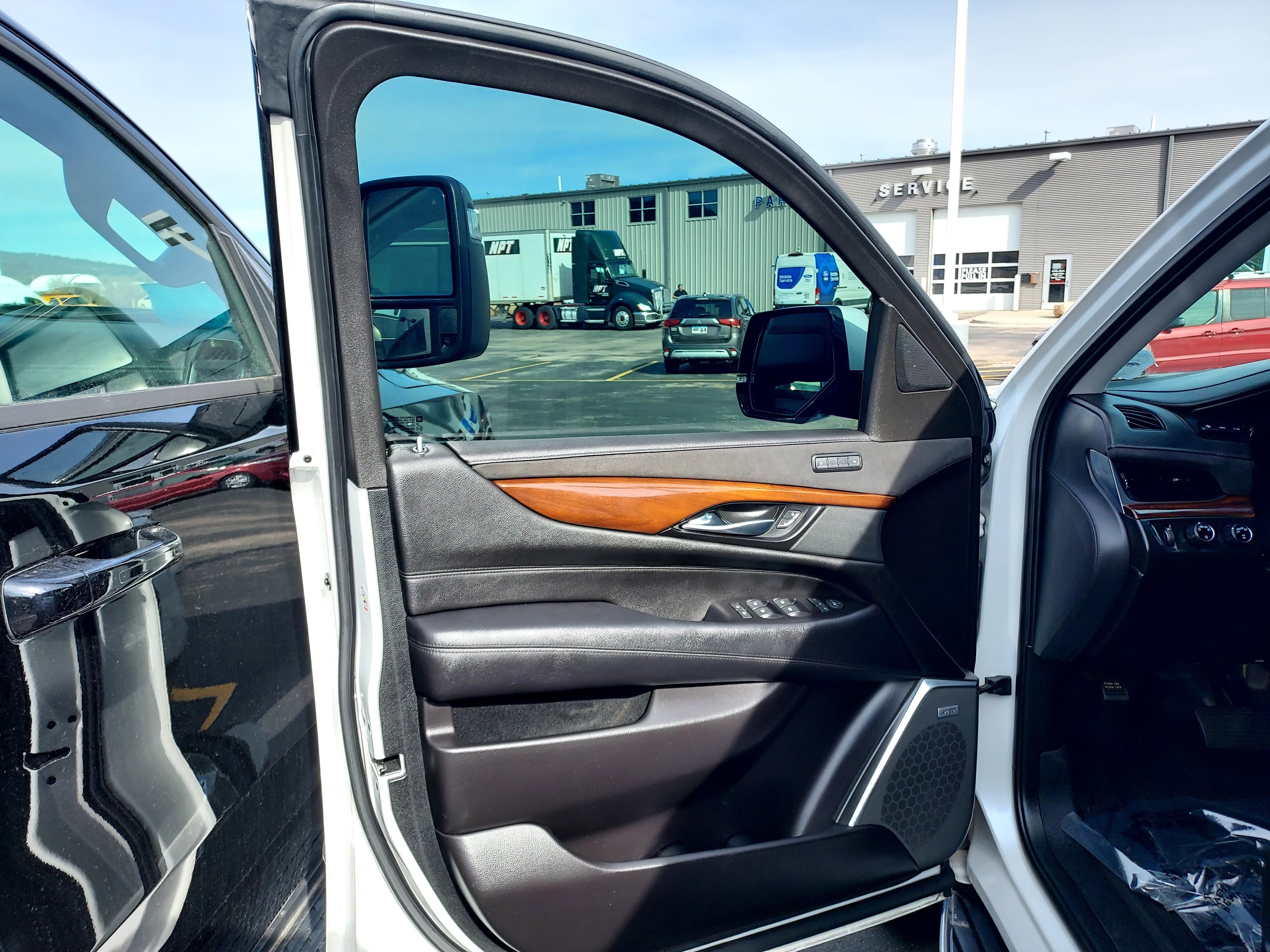 Used 2020 Crystal White Tricoat Cadillac Luxury image 11