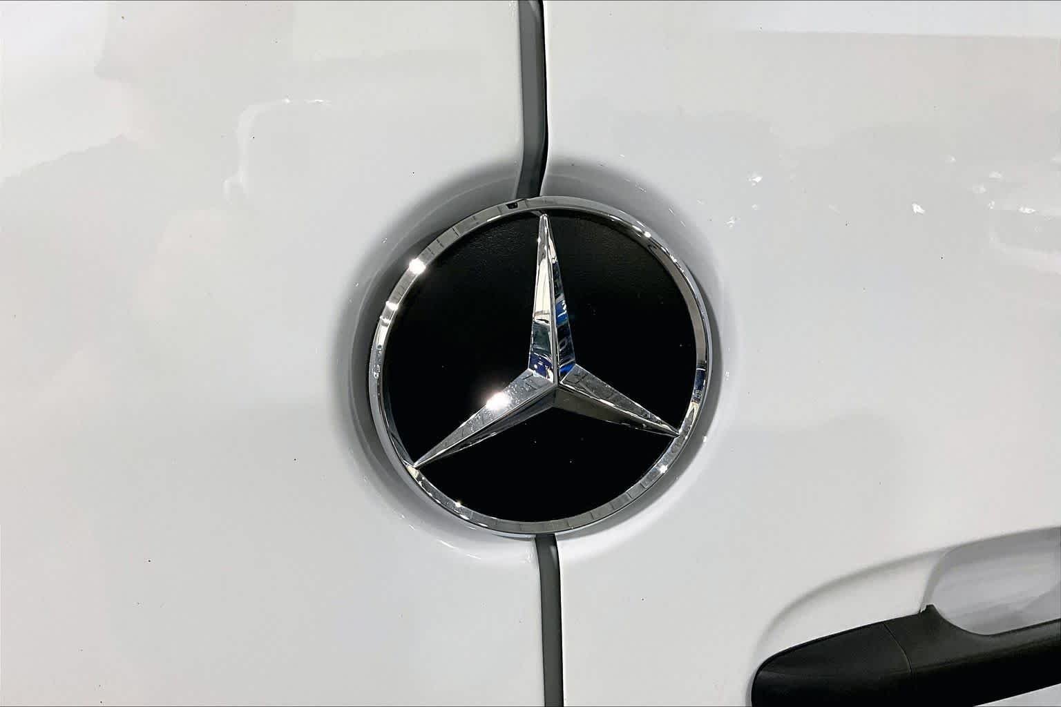Used 2025 Arctic White Mercedes-Benz  image 10