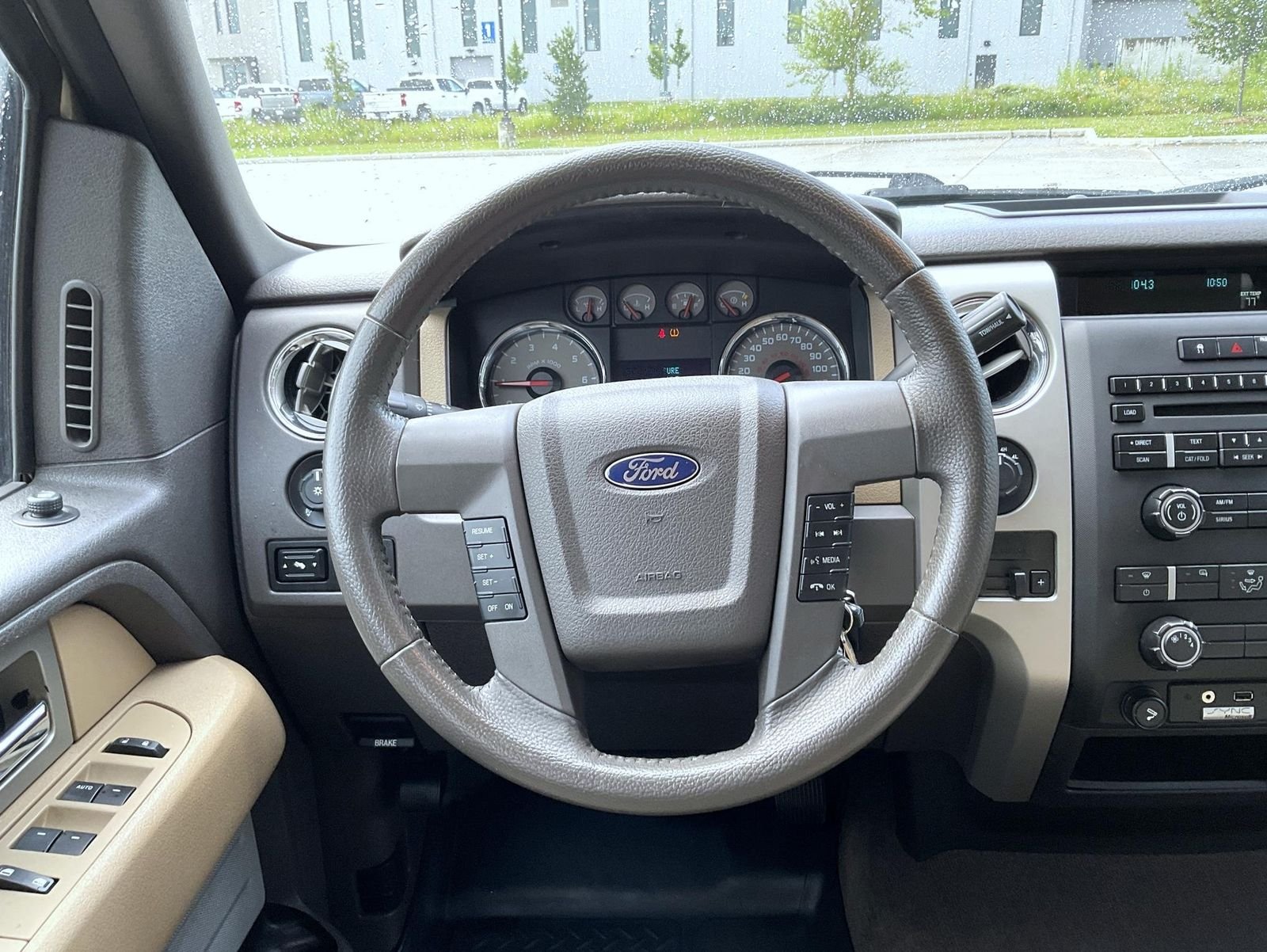 Used 2010 Gold Ford XLT image 11