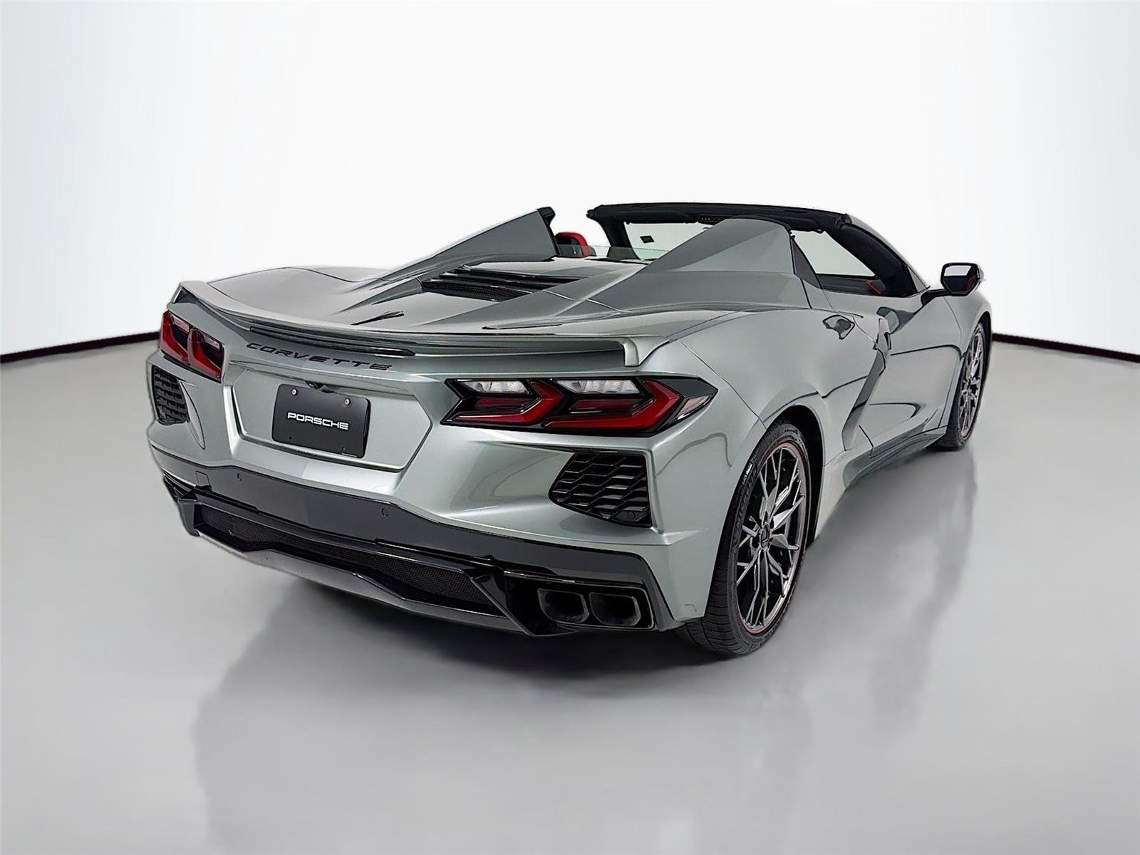 Used 2024 Hypersonic Gray Metallic Chevrolet 2LT image 29