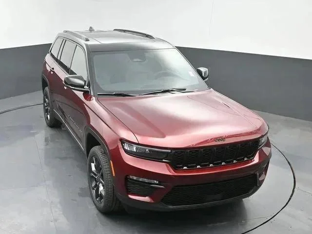 New 2025 Velvet Red Pearl-Coat Exterior Paint Jeep Limited image 37