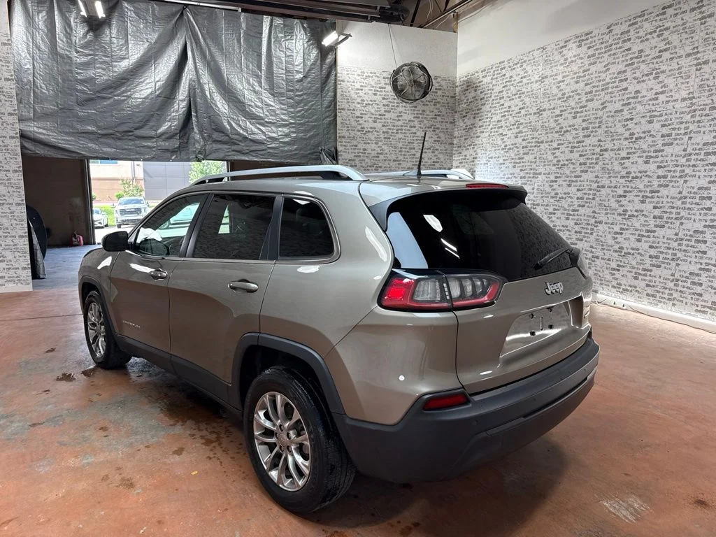 Used 2019 Light Brownstone Pearlcoat Jeep Latitude Plus image 5