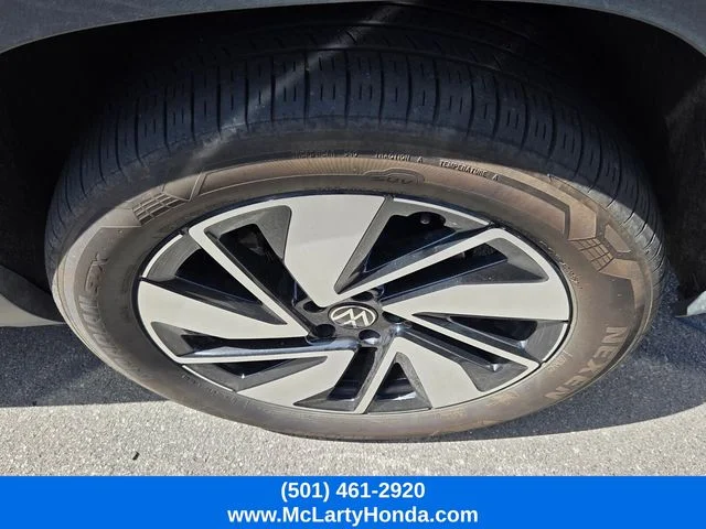 Used 2025 Silver Volkswagen 2.0T SE w/Technology image 7
