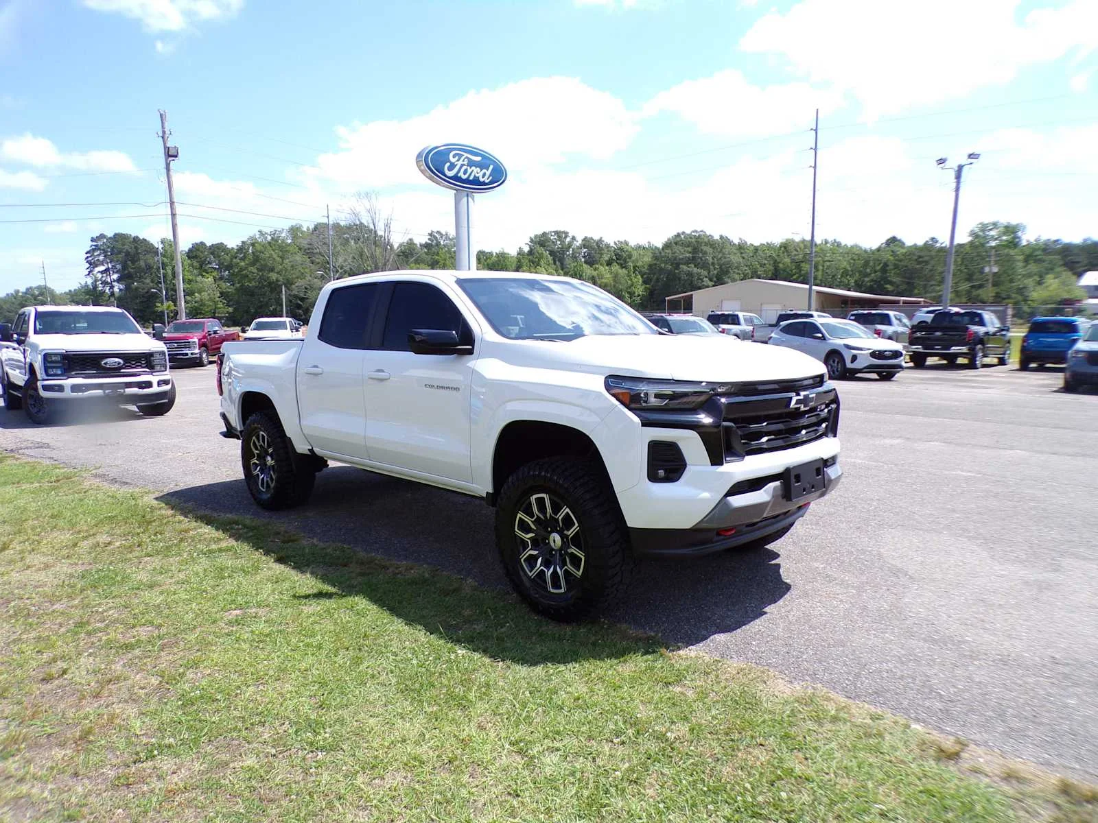 Used 2024 Summit White Chevrolet 4WD Z71 image 3