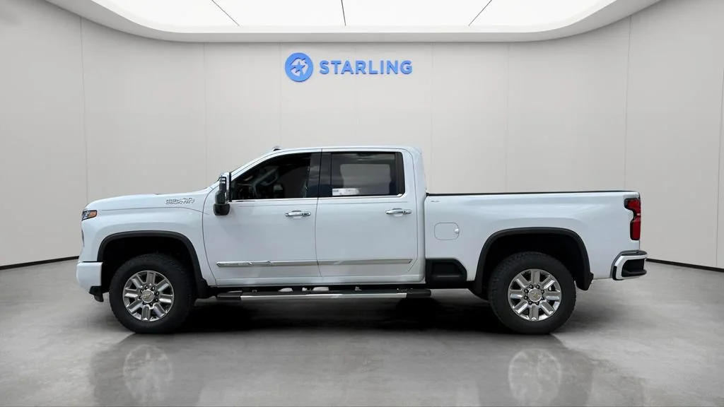 Used 2024 Summit White Chevrolet High Country image 4