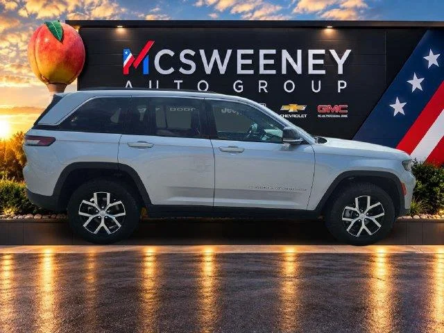 Used 2024 Silver Jeep Limited image 6