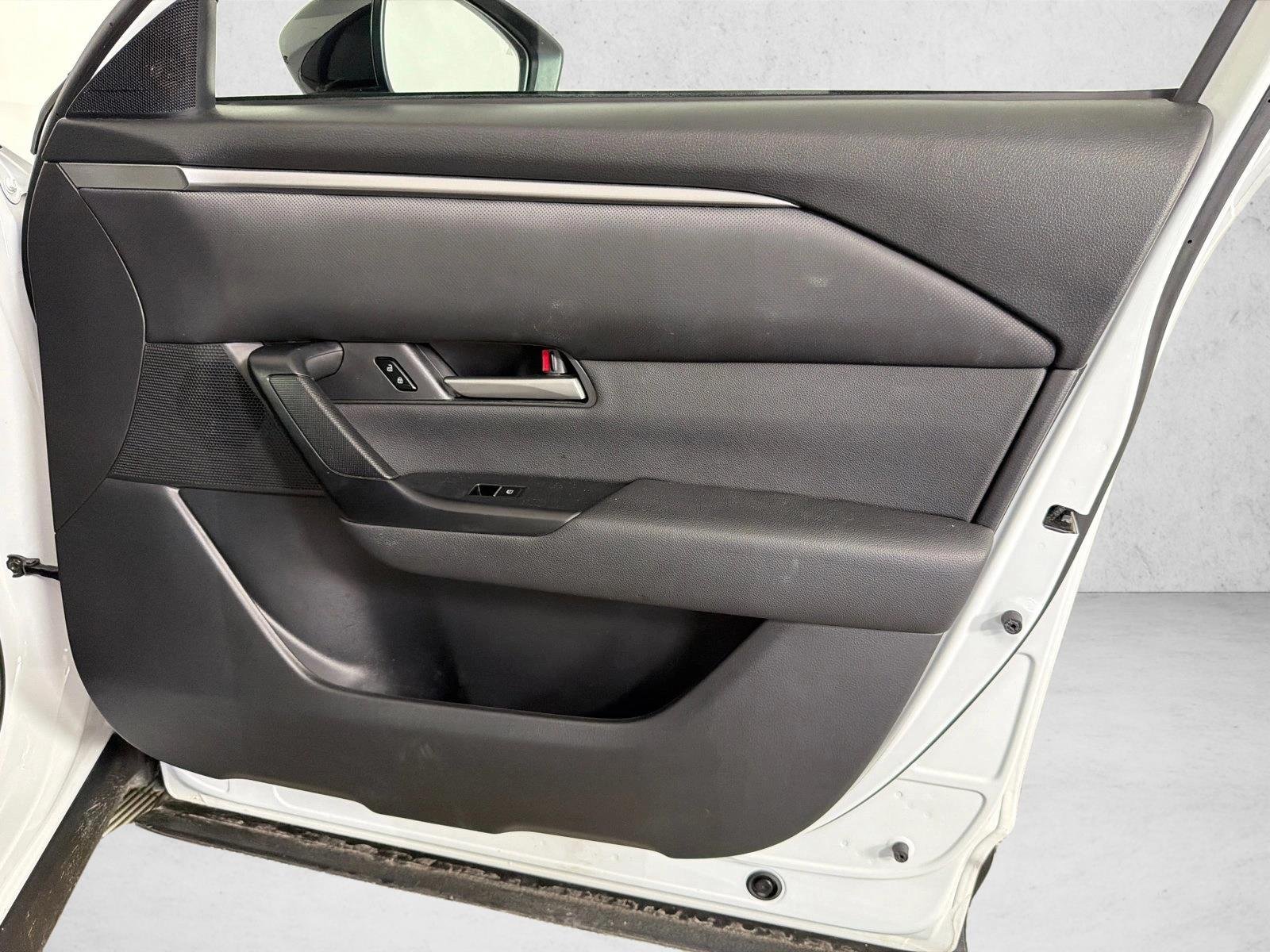 Used 2025 Wind Chill Pearl Mazda 2.5 S Preferred Package image 14