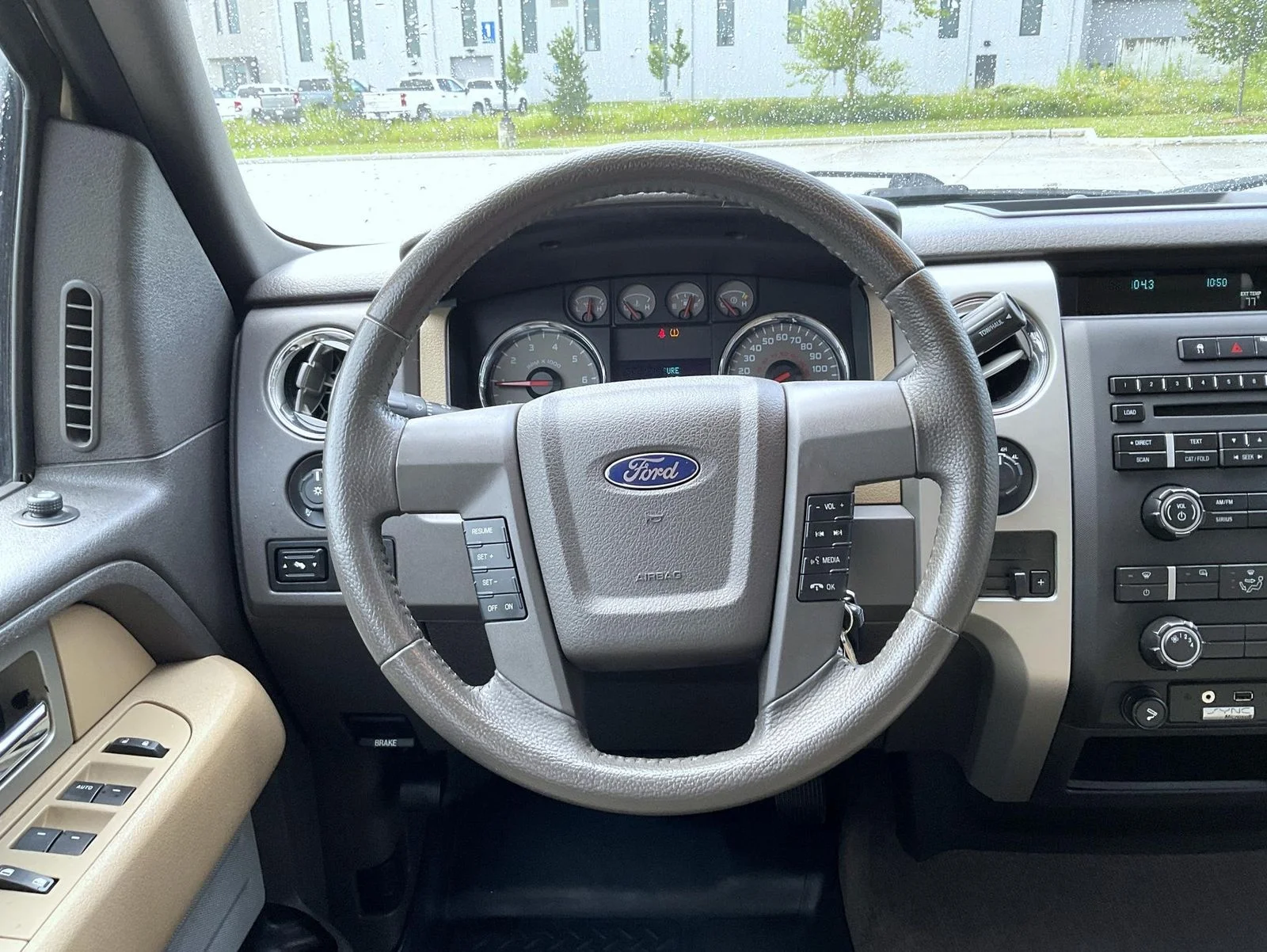 Used 2010 Gold Ford XLT image 11