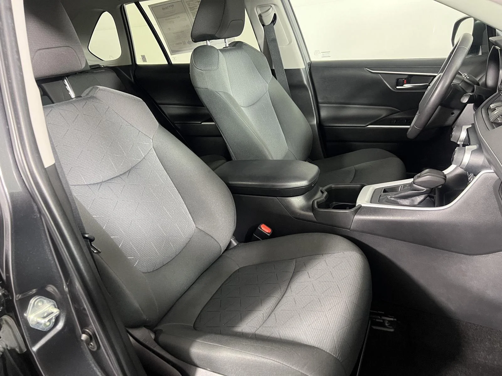 Used 2022  Toyota XLE image 41