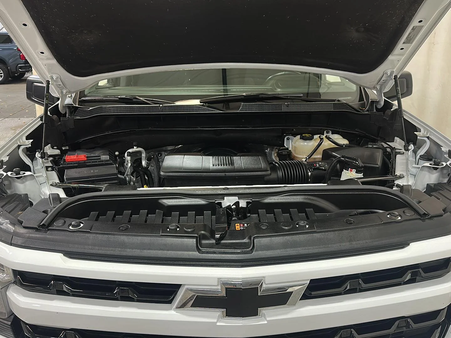Used 2024 Summit White Chevrolet RST image 14