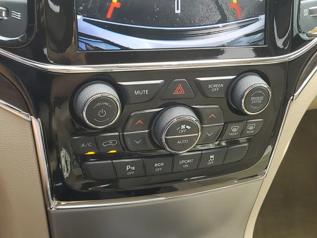 Used 2020 White Jeep Overland image 29