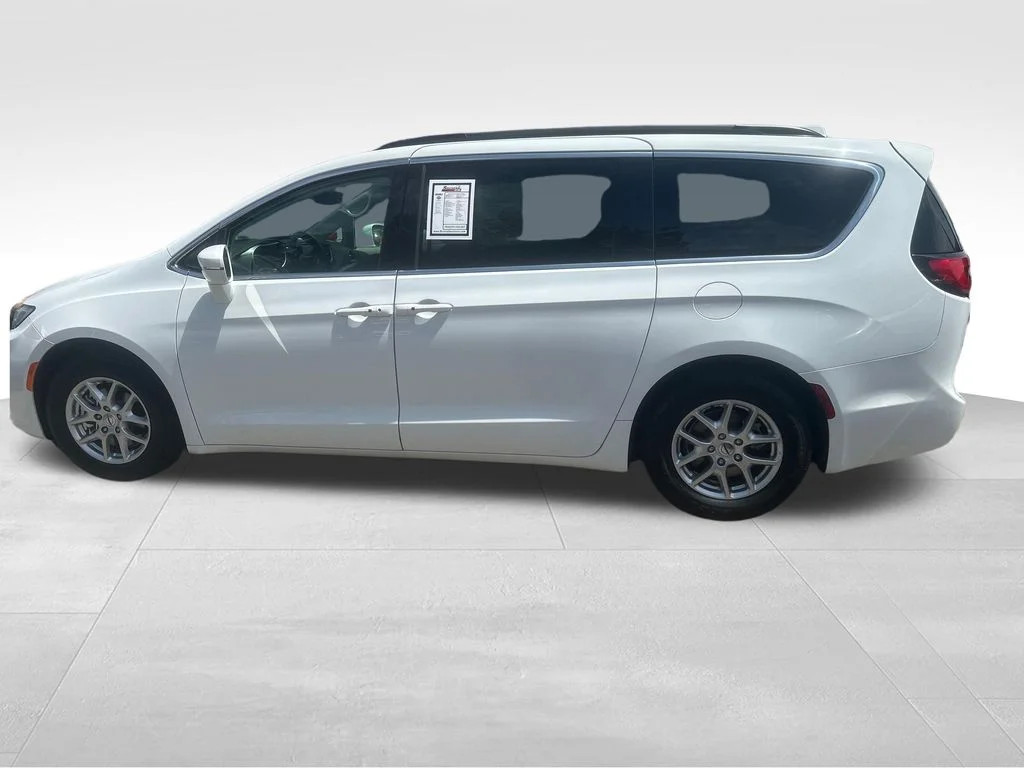 Used 2022 White Chrysler Touring L image 8
