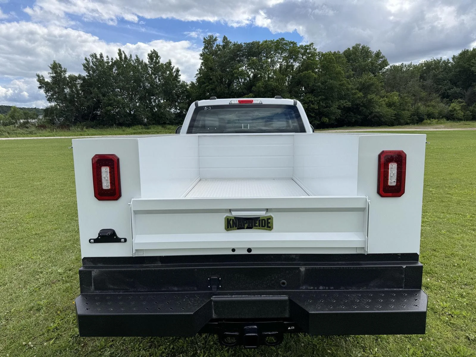 New 2026 Oxford White Ford XL image 4