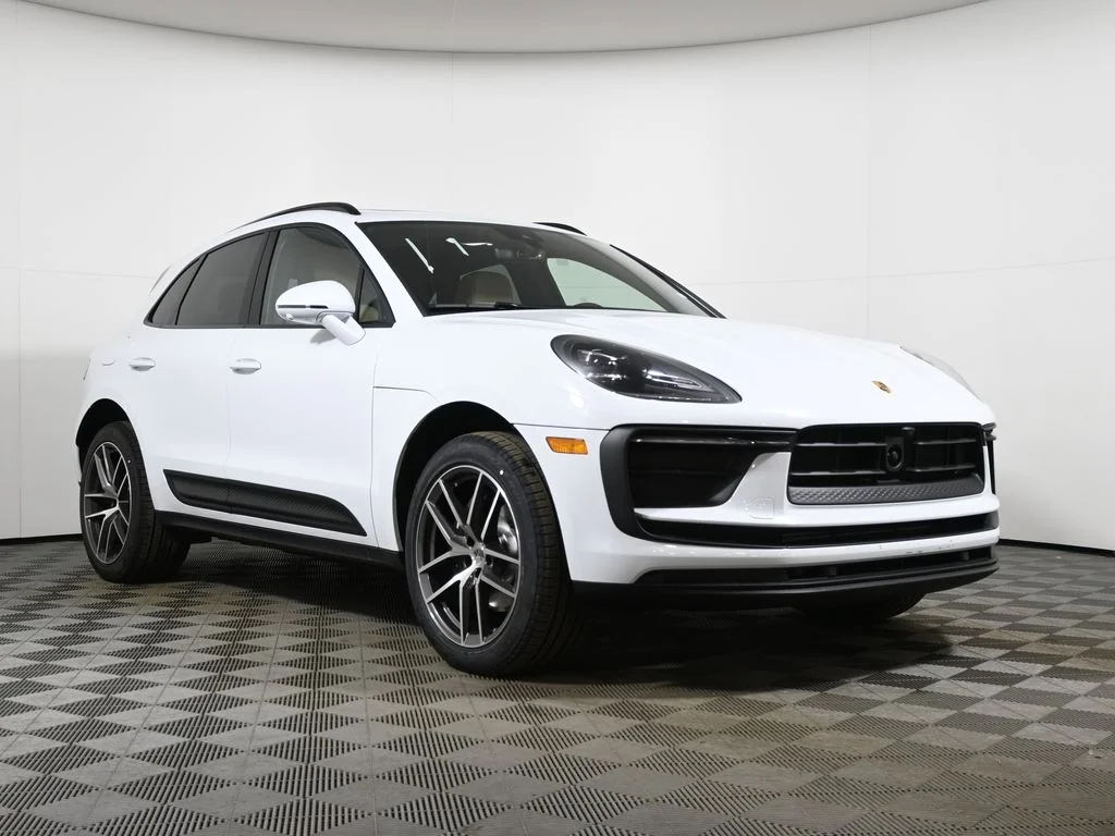 2026 Porsche Macan T - Photo 9