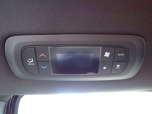 New 2026 Diamond Black Crystal Pearl-Coat Exterior Paint Chrysler Select image 15