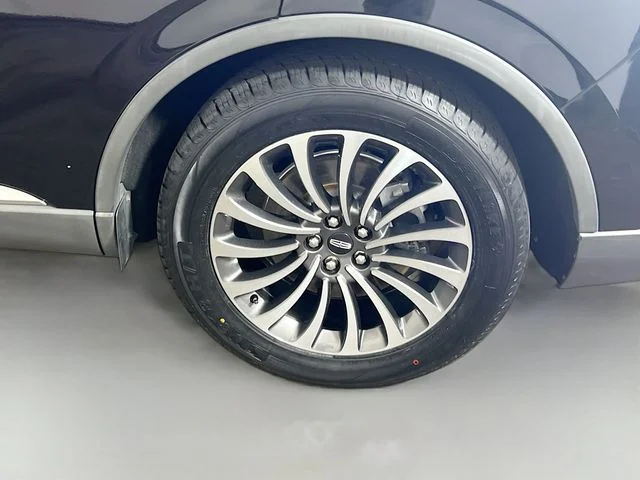 Used 2020 Black Metallic Lincoln Reserve image 24