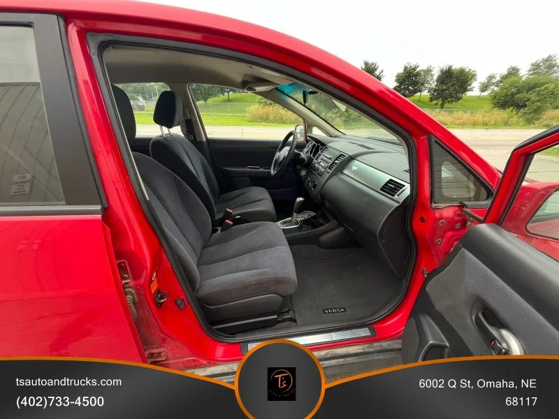 Used 2008 Red Nissan S Hatchback 4D image 16