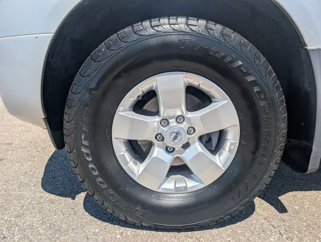 Used 2013 Silver Nissan SV image 26