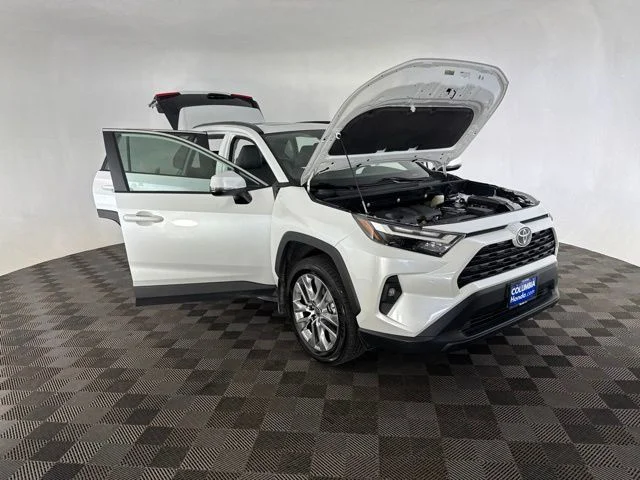 Used 2025 Beige Toyota XLE Premium image 15