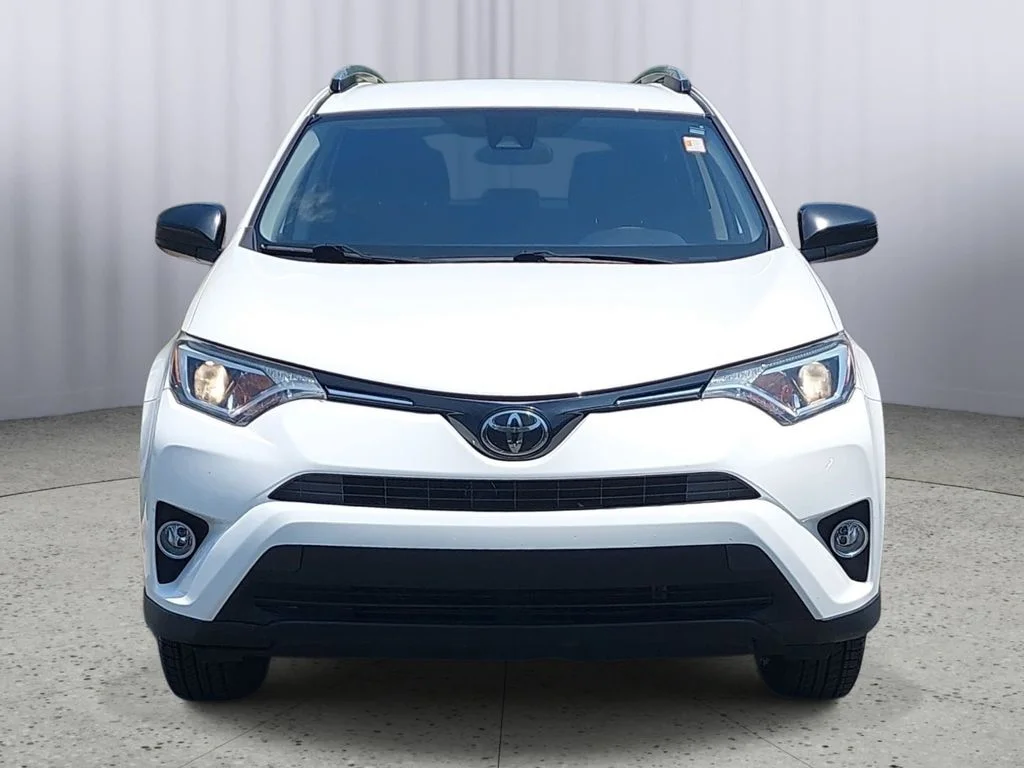 Used 2018 White Toyota LE image 8