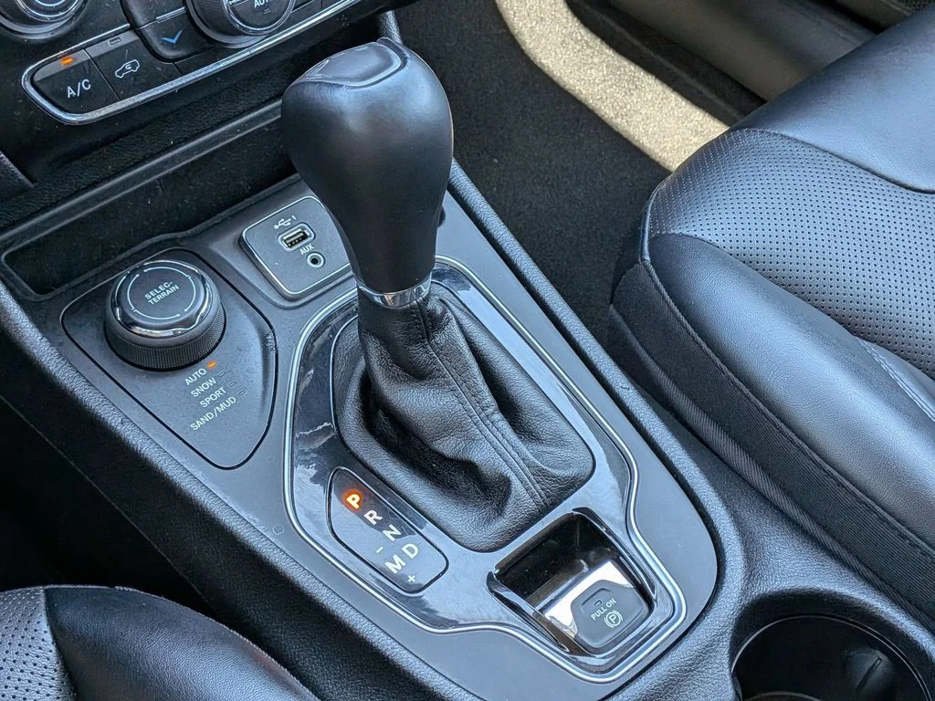 Used 2023 Black Jeep Altitude image 17