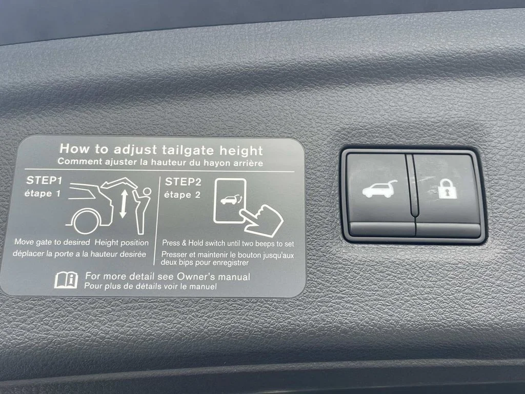 Certified Used 2025 Black INFINITI LUXE image 9