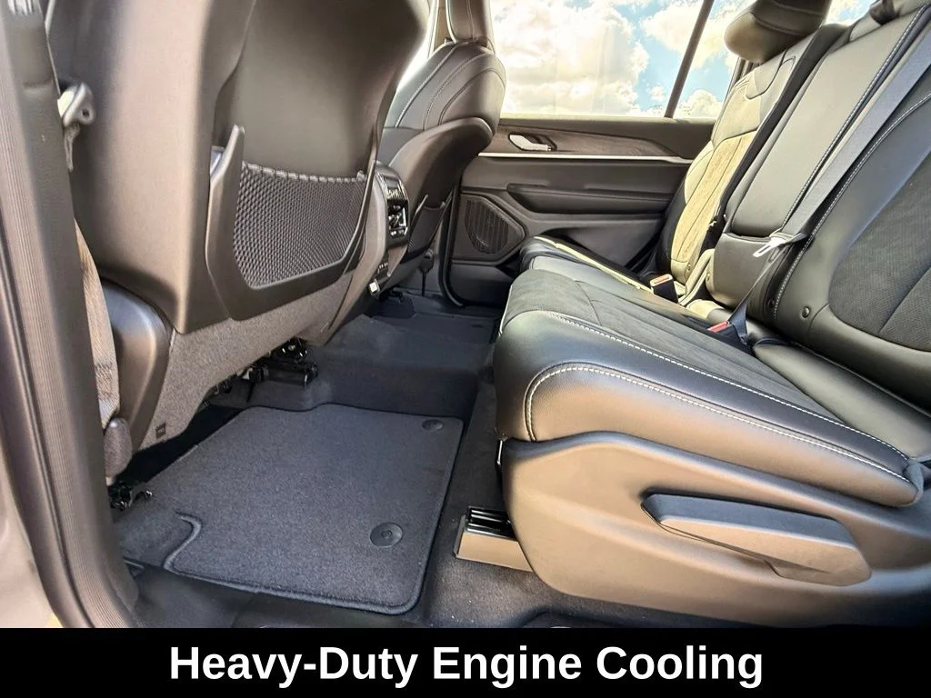 New 2026 Baltic Gray Metallic Clear-Coat Exterior Paint Jeep Laredo Altitude image 29