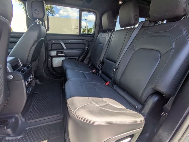 Used 2024  Land Rover V8 image 13