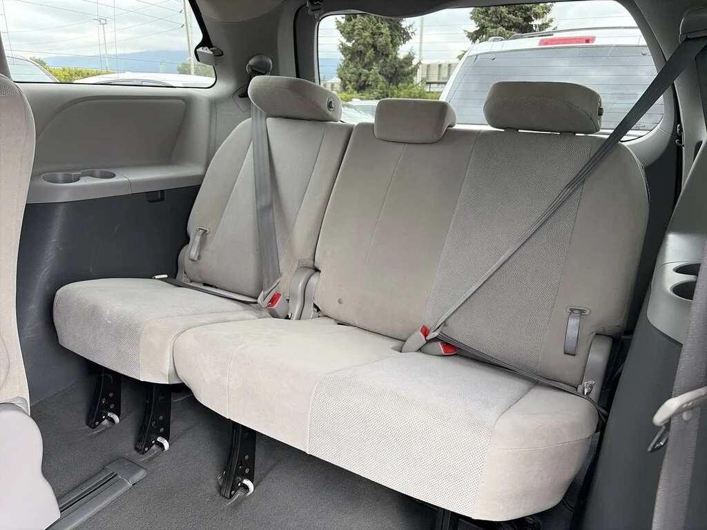 Used 2020 Super White Toyota 7-Passenger V6 Dilawri Certified   Local BC   Spac image 30
