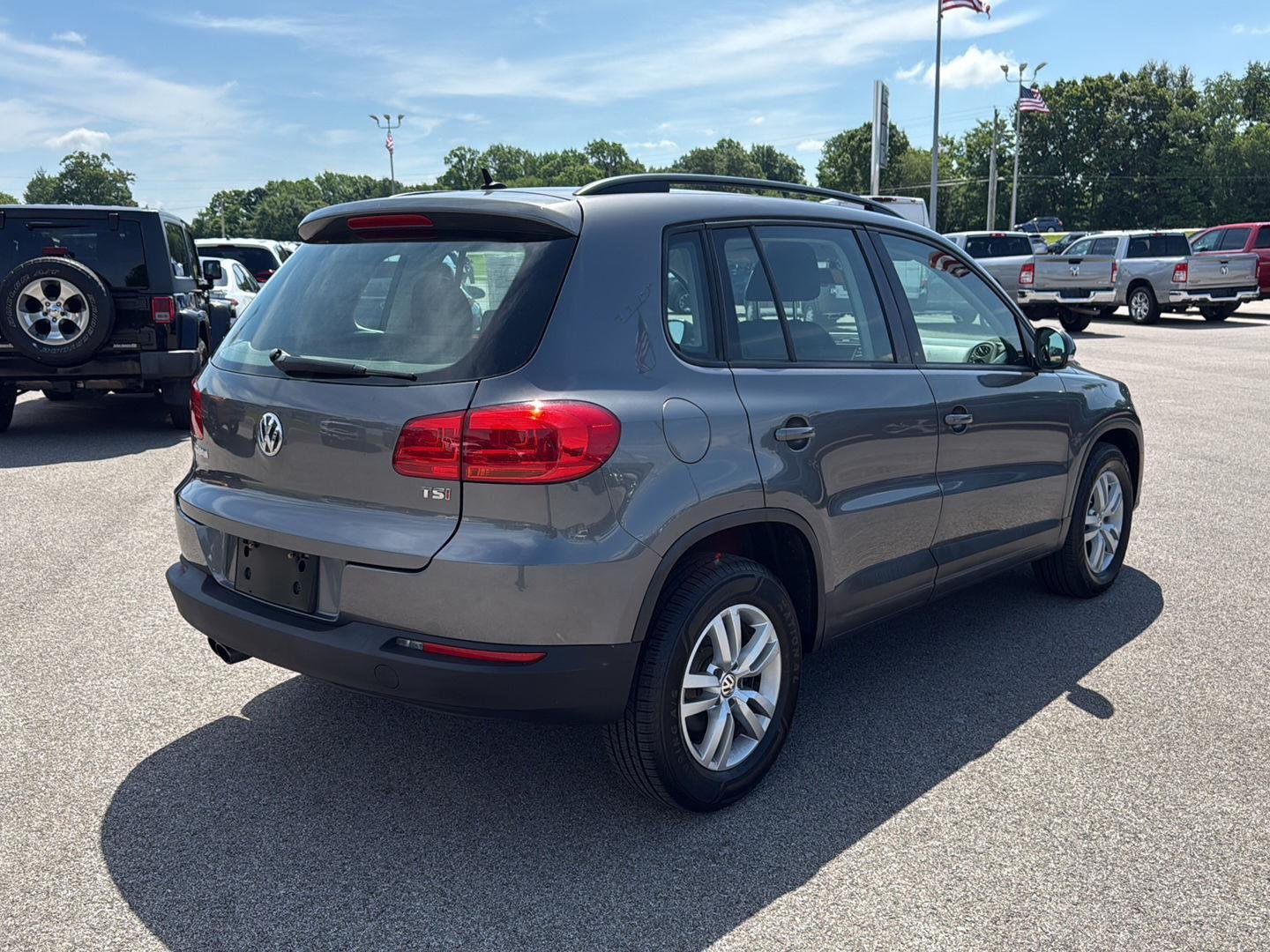 Used 2016 Pepper Gray Metallic Volkswagen S image 16