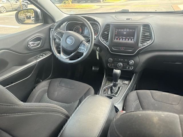 Used 2019 Silver Jeep Latitude image 23