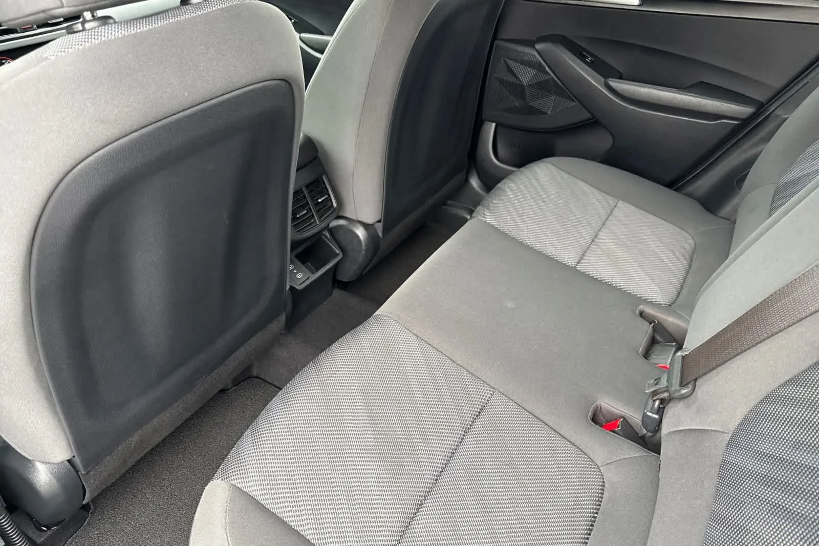 Used 2024 Snow White Pearl Kia LX image 13