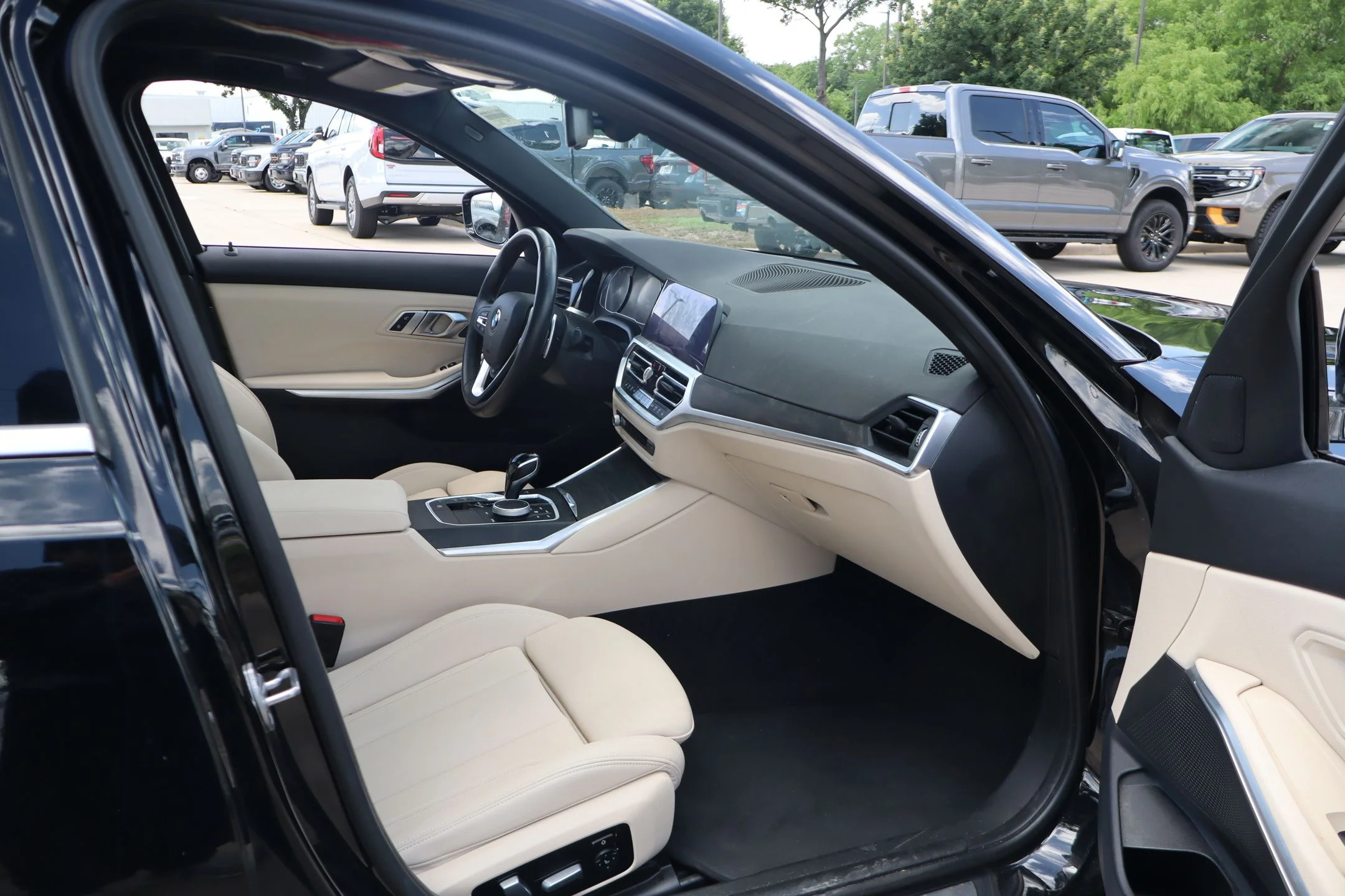 Used 2021 Black BMW 330i image 30