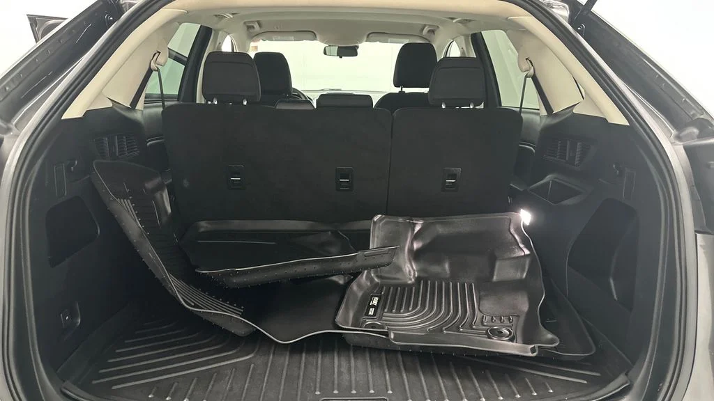 Used 2020 Gray Ford SE image 12