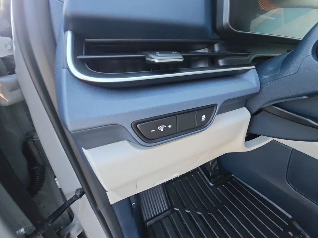 Used 2026 White Kia EX image 34