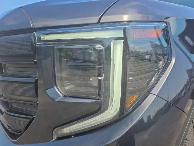 Used 2025 Silver GMC Elevation image 33