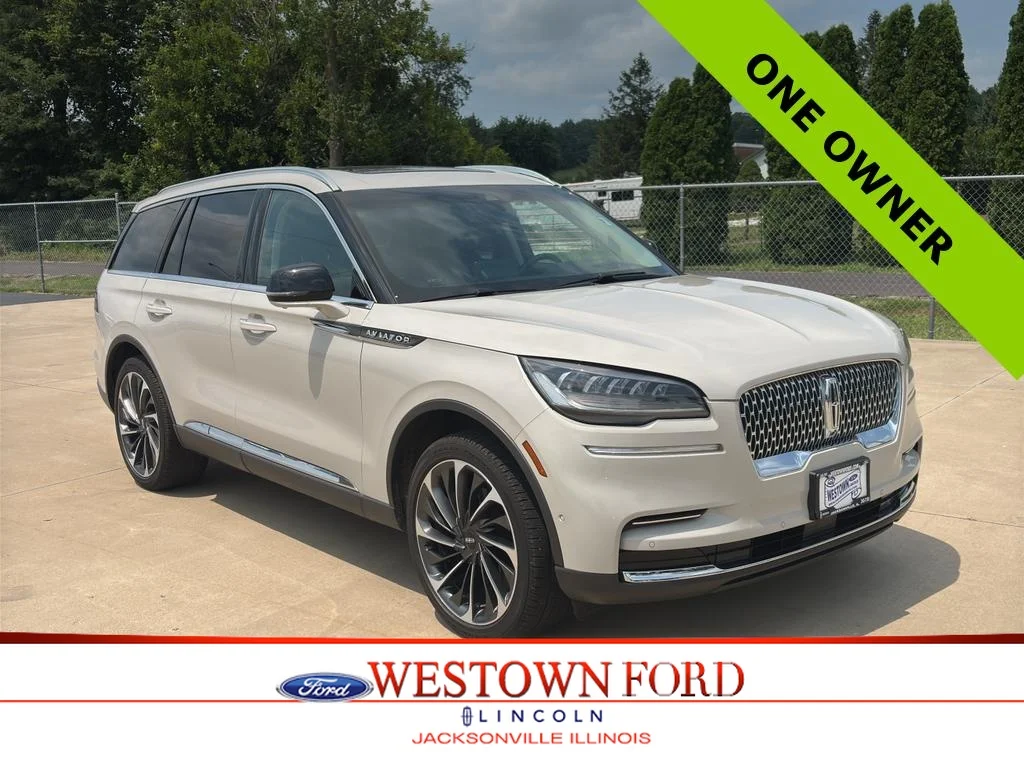Used 2022 Ceramic Pearl Metallic Lincoln Reserve image 1
