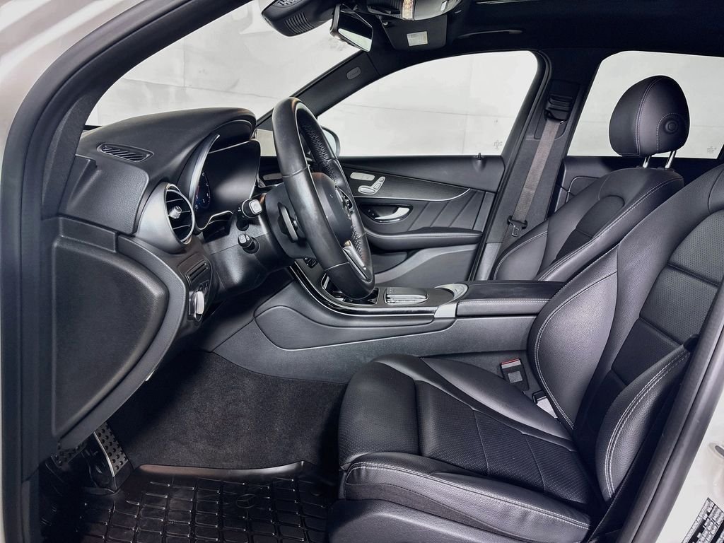 Used 2022 White Mercedes-Benz GLC 300 image 11