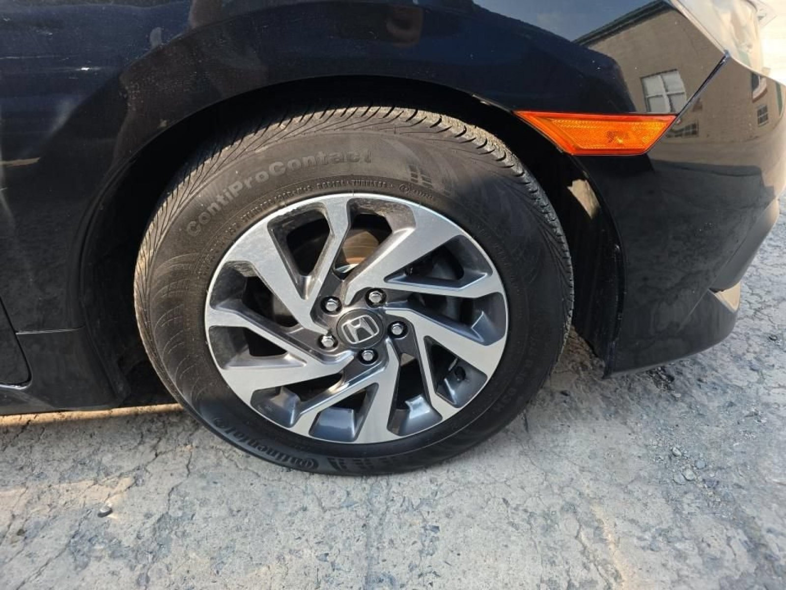 Used 2018 Crystal Black Pearl Honda EX image 9