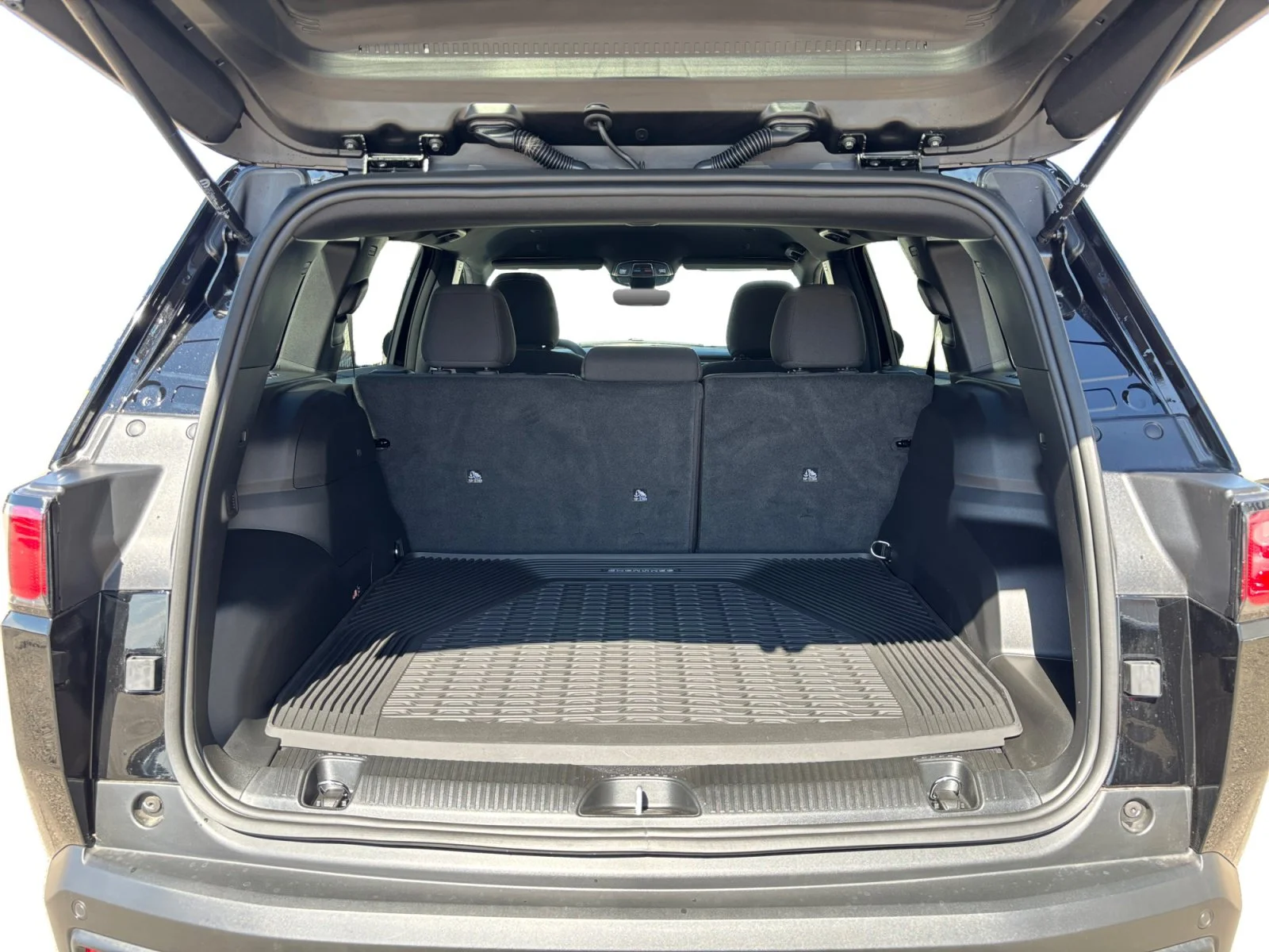 New 2026 Diamond Black Crystal Pearl Jeep Laredo image 19